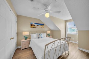 4 bedrooms, iron/ironing board