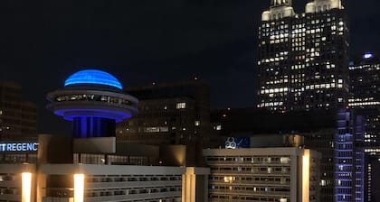 Dazzling Penthouse....Downtown Atlanta...Free Reserved Parking