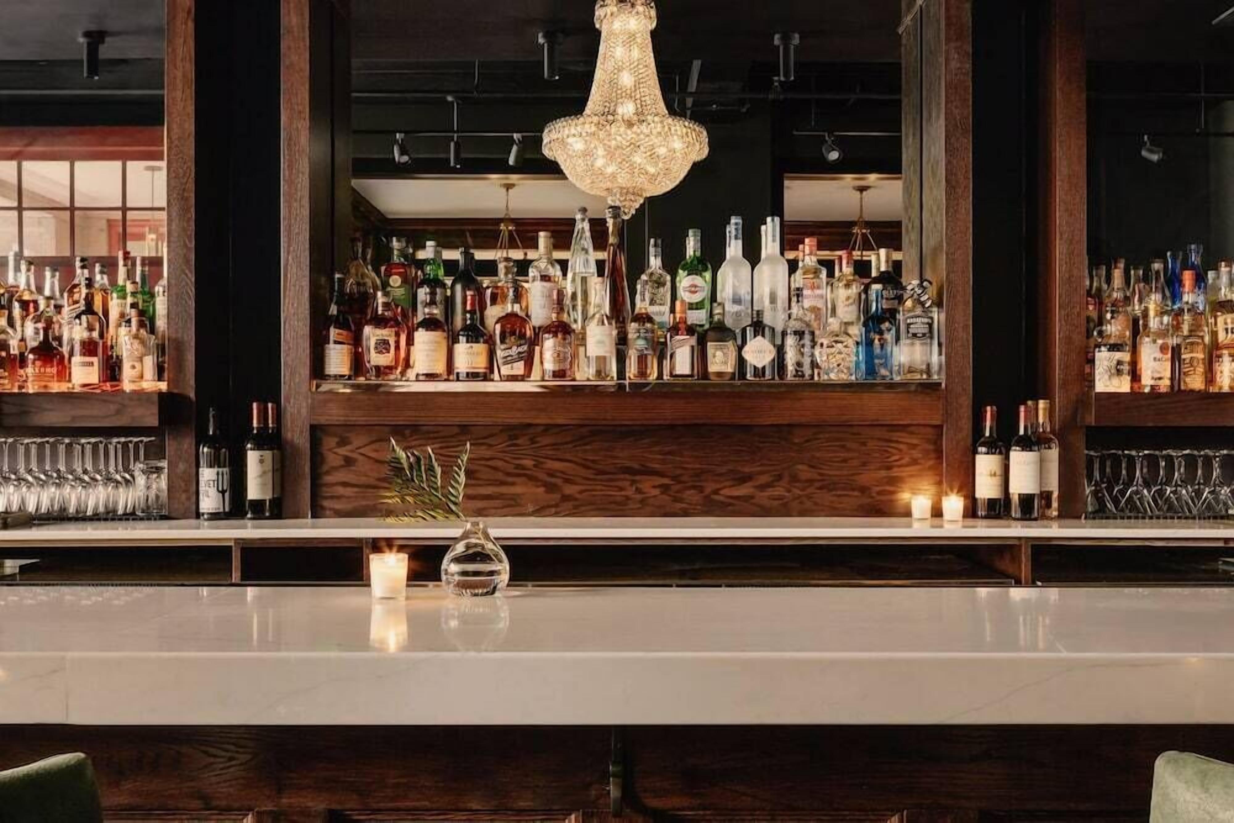 Bar (trong khuôn viên)