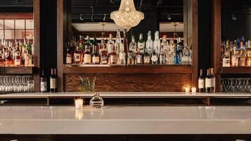 Bar (trong khuôn viên)