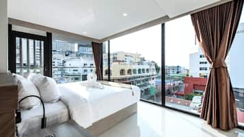 Artículos del minibar gratis y caja de seguridad en la habitación