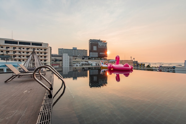 Outdoor pool, open 9:00 AM to 7:00 PM, sun loungers