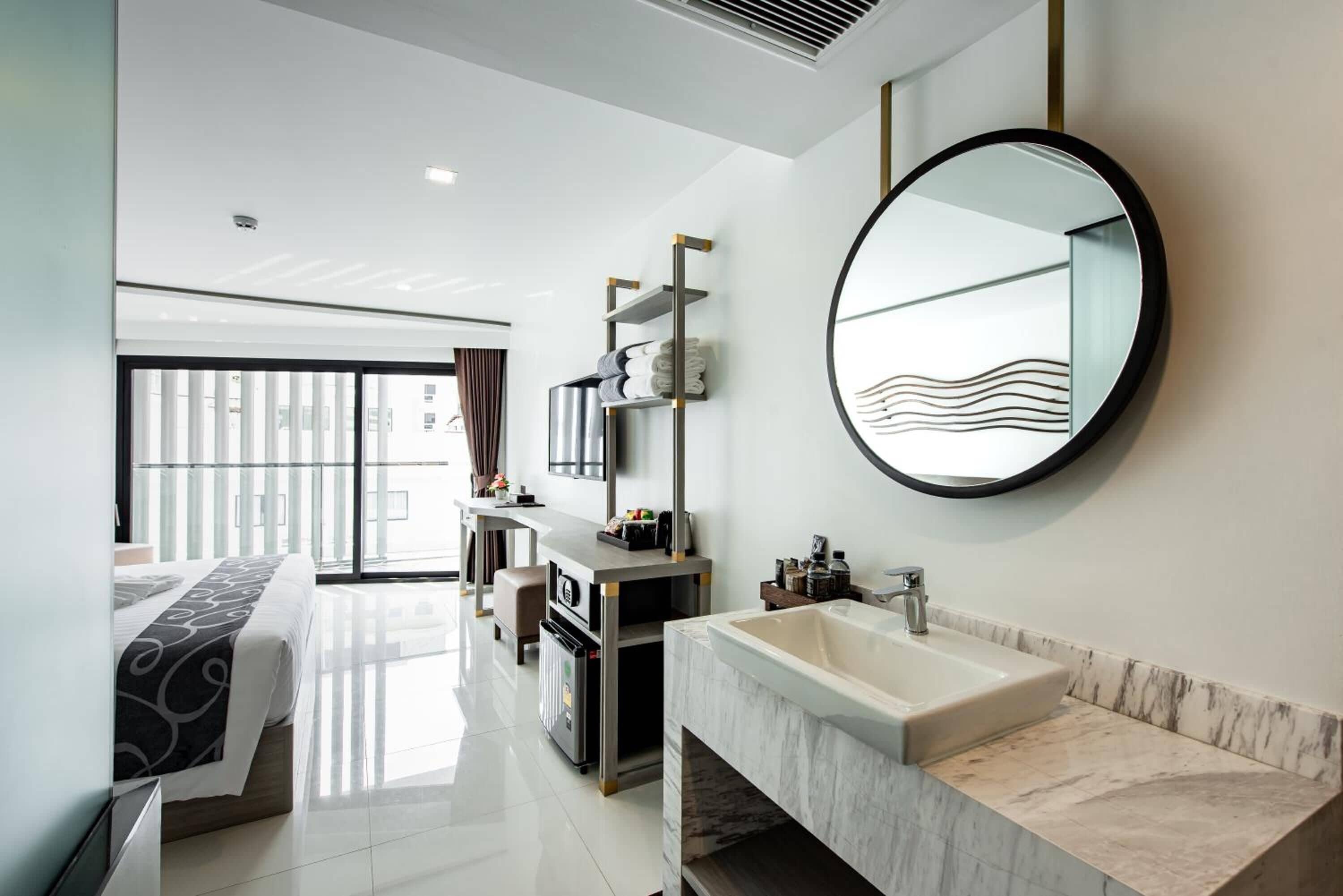 1 bedroom, free minibar, in-room safe, desk