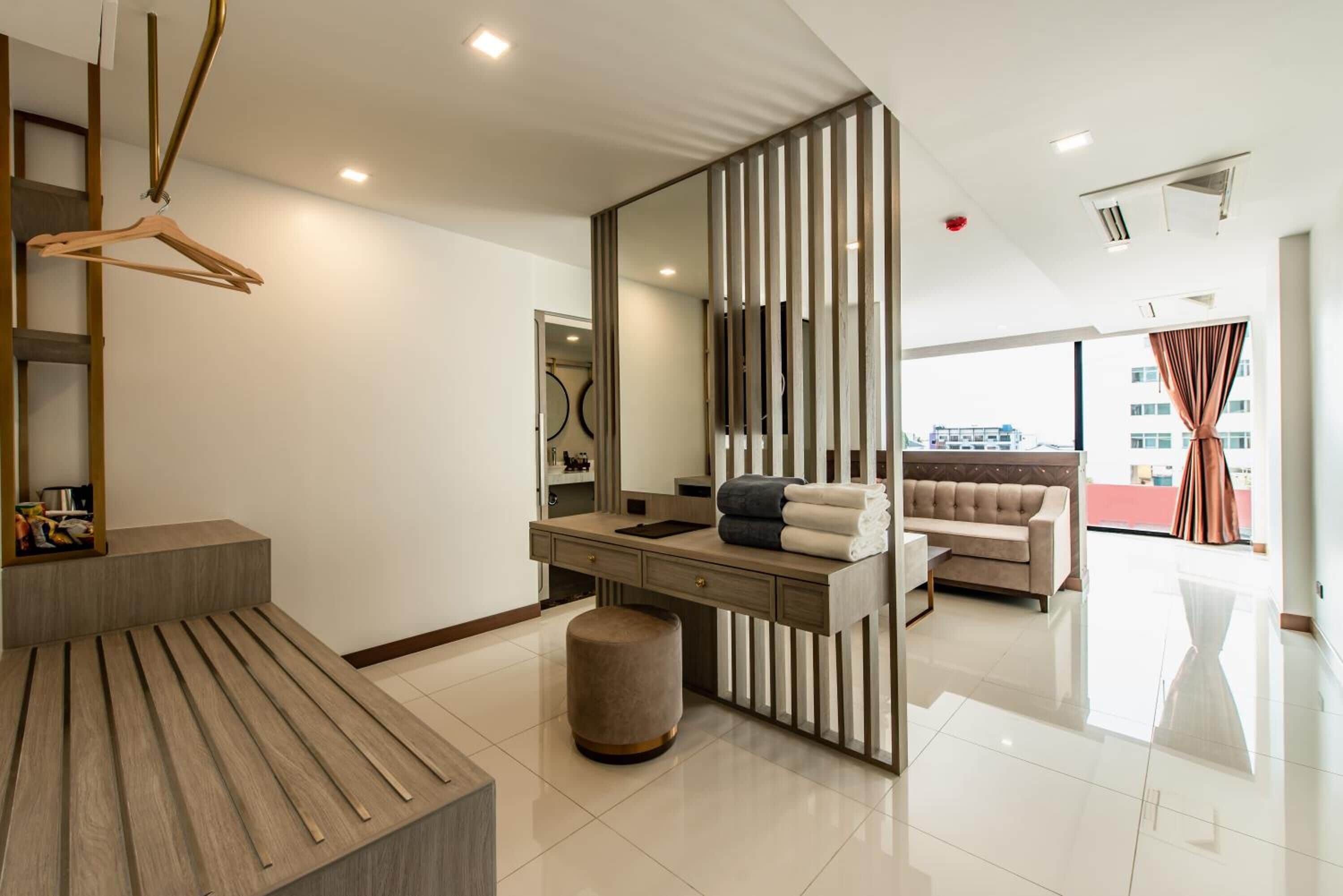 1 bedroom, free minibar, in-room safe, desk