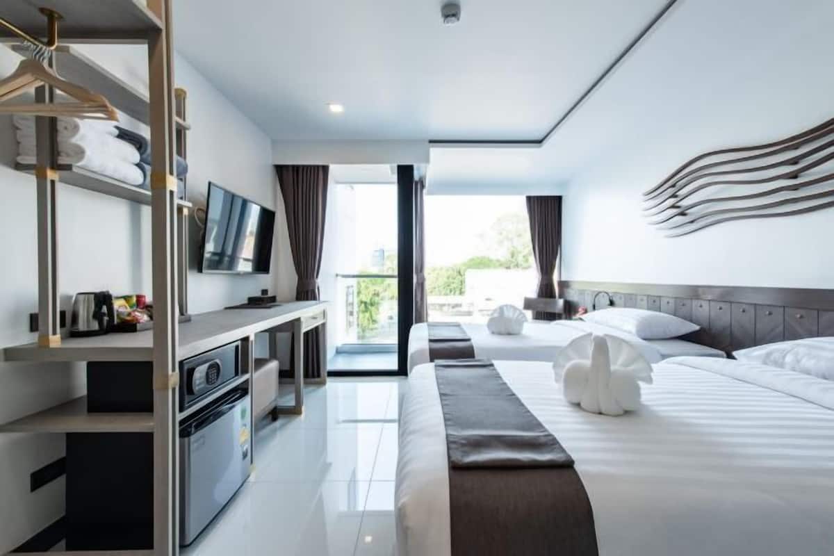 Minibar con snack e bevande gratuite, una cassaforte in camera