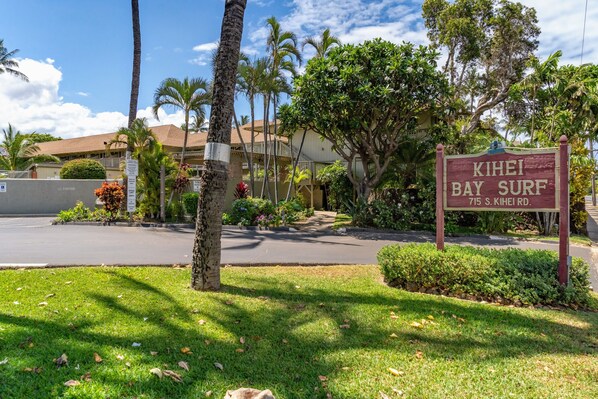 A sign for Kihei Bay Surf at 715 S. Kihei Rd.