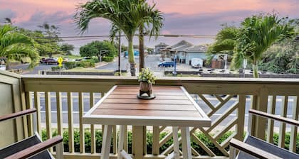 Sleeps 4, Full kitchen & AC. Pool, hot tub, tennis court, bbq grills! And Beach!