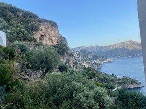 Unclassified image, 5 of 37, button