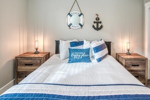 2 bedrooms, internet, bed sheets