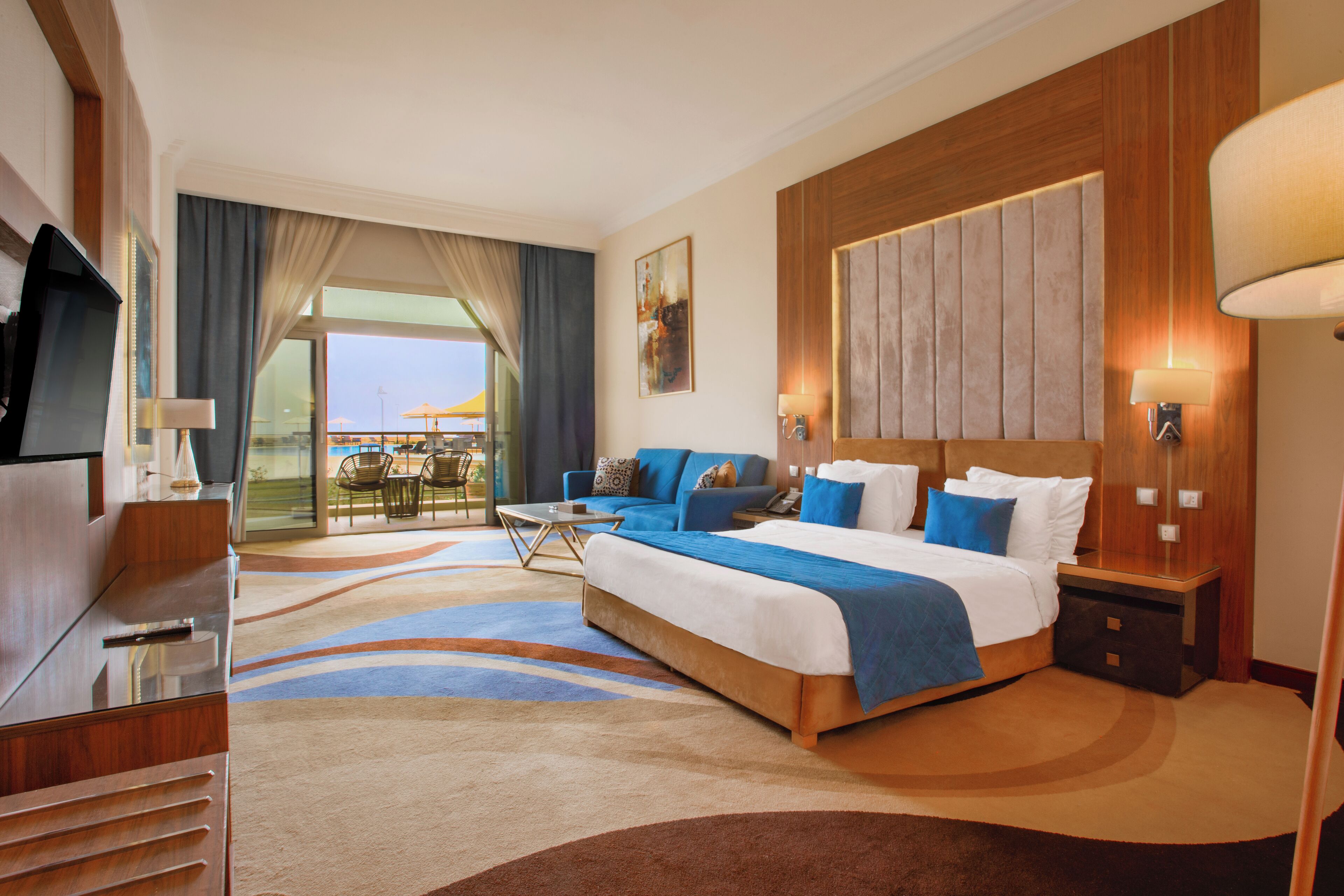 Deluxe Cabin | Minibar, in-room safe, desk, soundproofing