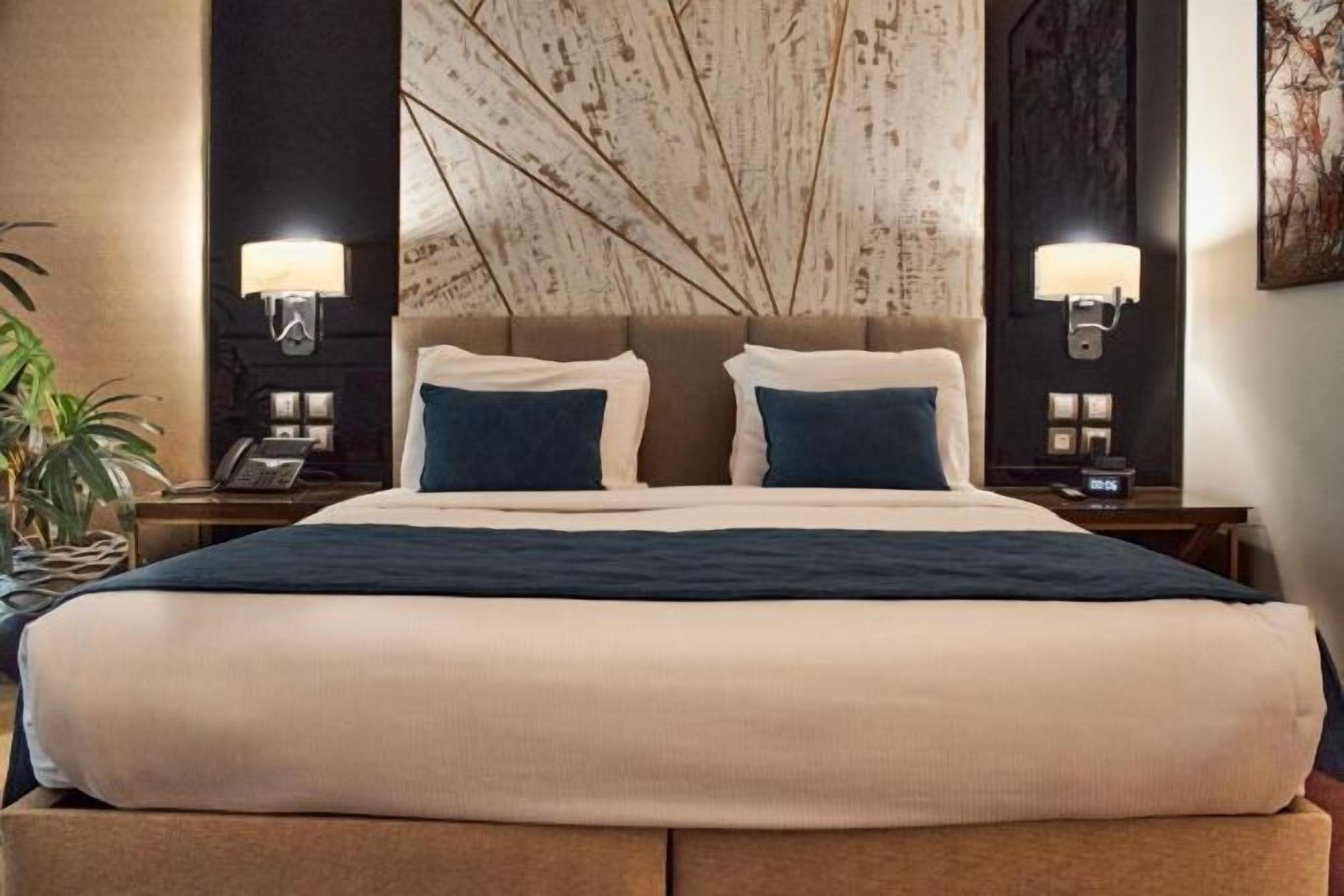 Minibar, két bảo mật tại phòng, bàn, bàn ủi/dụng cụ ủi quần áo 