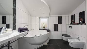Villa | Bathroom