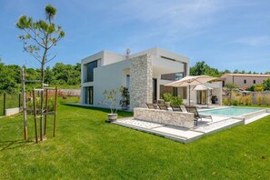 Front of property - Villa Adoral (Labin)