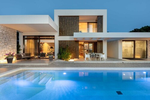 Villa Adoral