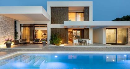 Villa Adoral