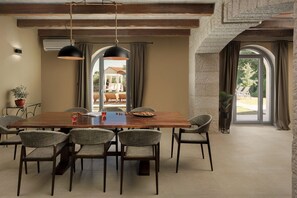 Villa | Dining room