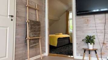 Apartment, 3 Bedrooms, Smoking, Balcony | Living room | Flat-screen TV