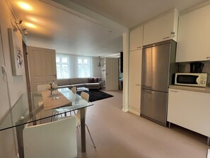Apartment, 3 Bedrooms, Smoking, Balcony | Dining - BnB Stavanger at Ap2 Nice and Cozy Central 3 Rooms (Stavanger)