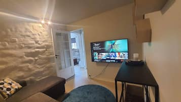 Apartment, 2 Bedrooms, Smoking | Living area