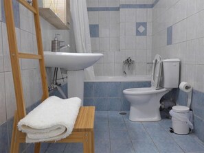 Apartment, 2 Schlafzimmer, barrierefrei, Terrasse | Badezimmer