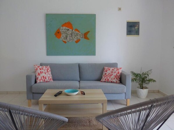 Apartment, 2 Bedrooms, Accessible, Patio | Living room