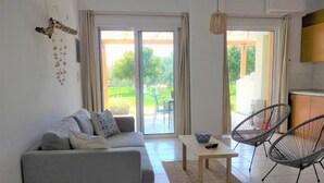 Unclassified image, 5 of 18, button - "kalamaki Plaza Apartments ''ostraco''" (Zakynthos)