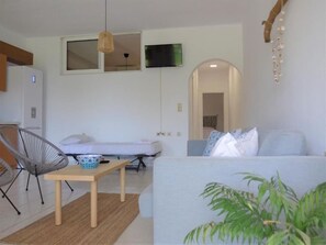 Apartment, 2 Bedrooms, Accessible, Balcony | Living room