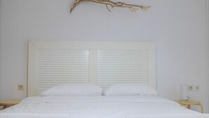 Unclassified image, 2 of 18, button - "kalamaki Plaza Apartments ''ostraco''" (Zakynthos)