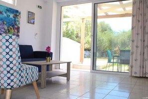 Apartment, 2 Schlafzimmer, barrierefrei, Balkon | Wohnzimmer