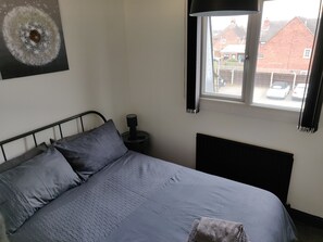 Apartment, 1 Bedroom | 1 bedroom - Riverside Park Penthouse Apt 1BR Parking St Neots (St Neots)