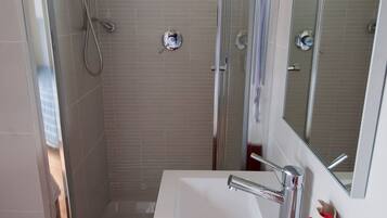 House, 1 Bedroom, Smoking, Balcony | Bathroom | Shampoo