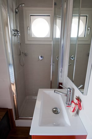 Ferienhaus, 1 Schlafzimmer, Raucher, Balkon | Badezimmer | Shampoo