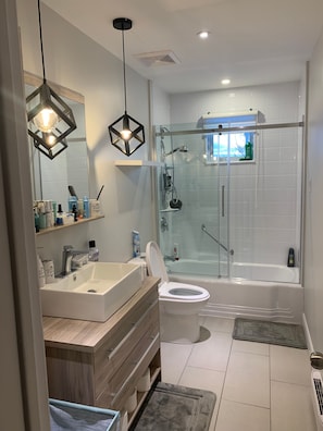 Gemeinsamer Schlafsaal, 1 Schlafzimmer, Raucher, Gartenblick | Badezimmer