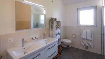 Apartemen, 3 kamar tidur, akses difabel, Boleh Merokok | Kamar mandi | Perlengkapan mandi gratis, pengering rambut, dan handuk