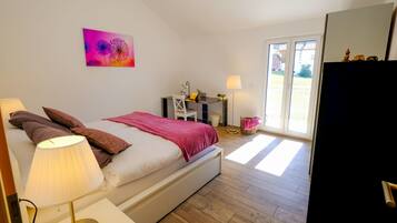 Apartment, 3 Bedrooms, Accessible, Smoking | 3 bedrooms, iron/ironing board, bed sheets