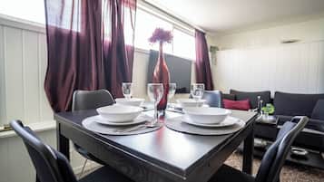 Apartment, 2 Bedrooms, Smoking | Dining