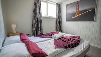 2 bedrooms, iron/ironing board, free WiFi