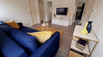 Apartment, 3 Bedrooms, Smoking | Living room | Flat-screen TV