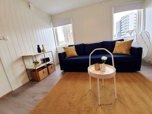 Apartamento, 3 habitaciones, fumadores | Sala de estar | Una televisión de pantalla plana