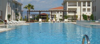 Beautiful Bright 3 Bed Home In Popular Sought After Private Gated Community