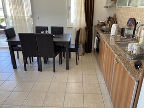 Condo, 3 Bedrooms, Smoking, Balcony | Dining