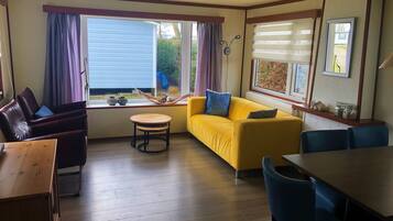 Bungalow, 2 Bedrooms, Balcony | Living area