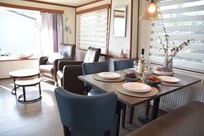 Bungalow, 2 Bedrooms, Balcony | Dining room