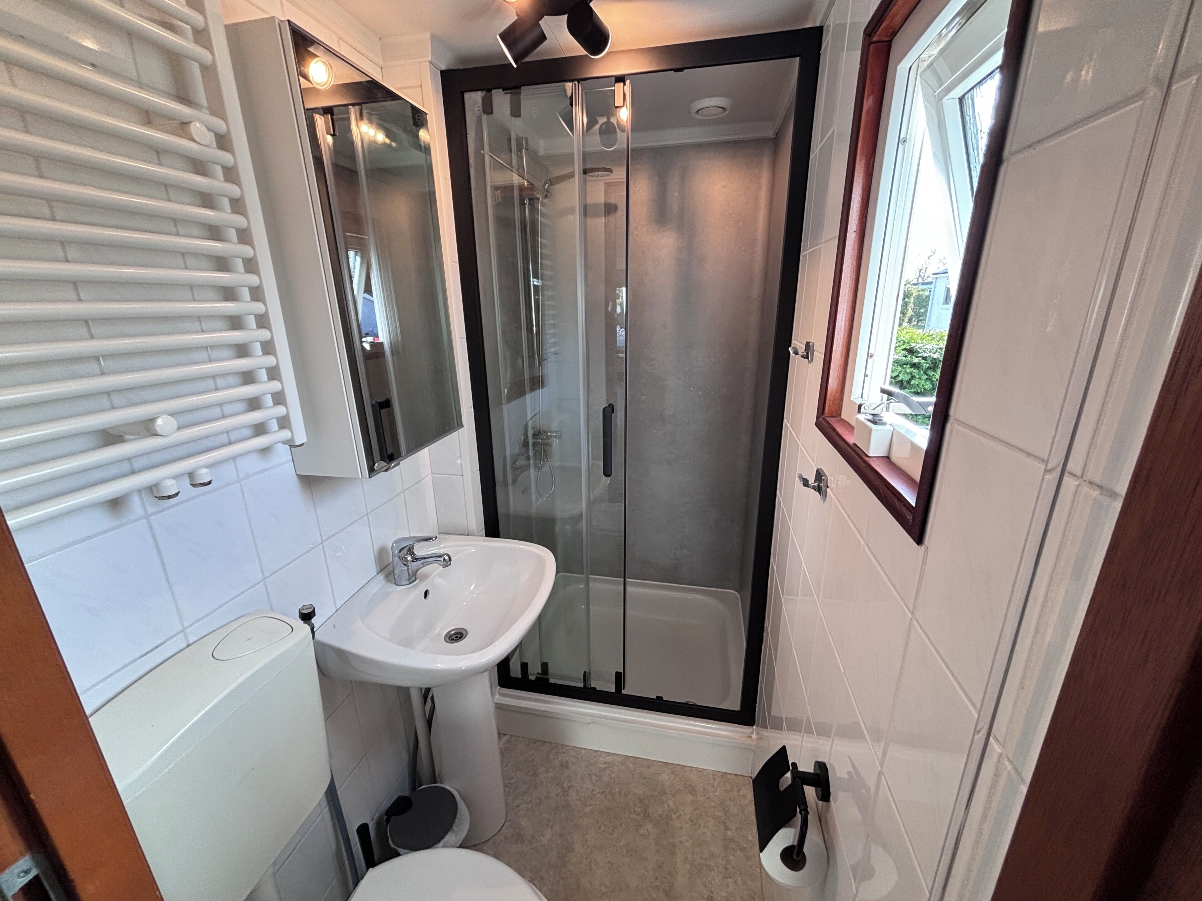 Bungalow, 2 Bedrooms, Balcony | Bathroom | Shower, towels