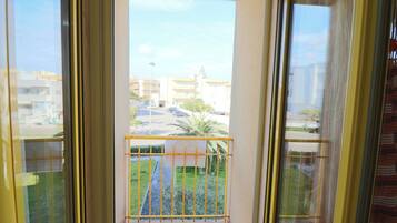 House, 1 Bedroom, Balcony, City View | Interior