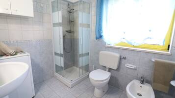House, 1 Bedroom, Balcony, City View | Bathroom