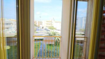 House, 1 Bedroom, Balcony, City View | Interior