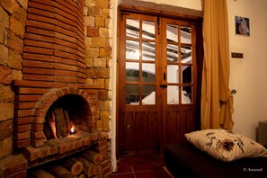 Room, 1 Bedroom, Accessible, Fireplace | Interior