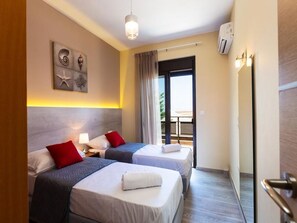 5 bedrooms, iron/ironing board