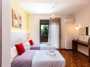 5 bedrooms, iron/ironing board